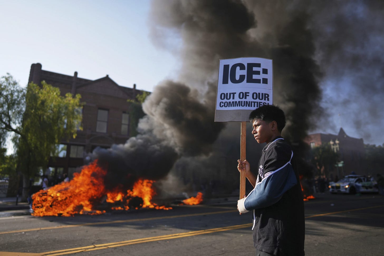 Downtown Los Angeles, near the metropolitan detention center, Sunday, June 8, 2025. (AP Photo/Eric Thayer)