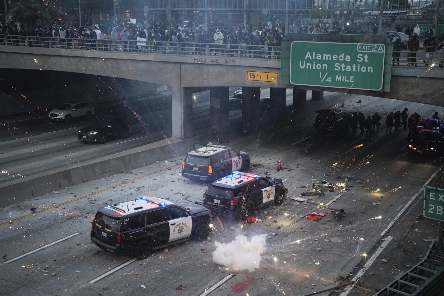 The 101 Freeway near the metropolitan detention center in downtown Los Angeles, Sunday, June 8, 2025. (AP Photo/Eric Thayer)