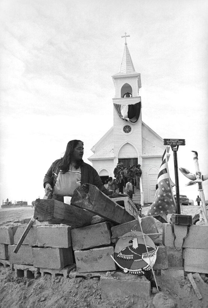 Native activists begin Wounded Knee occupation
